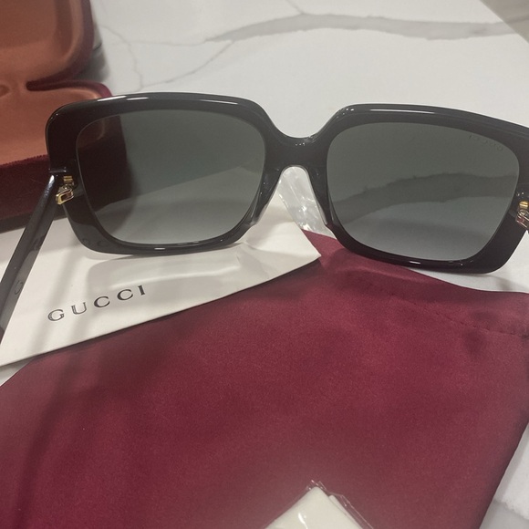 Authentic Gucci Sunglasses - Picture 7 of 9